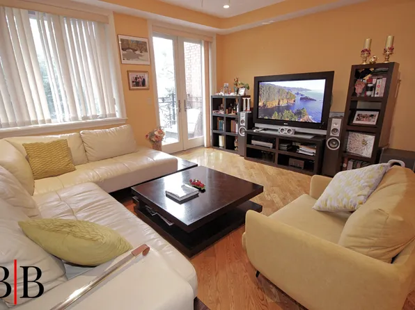 1674 East 22nd Street image 4 of 24