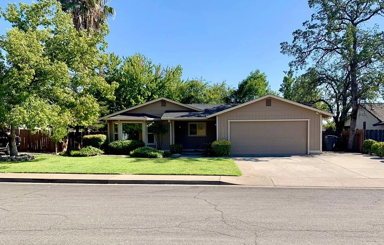 1829 Strauss Ln — Photo 1