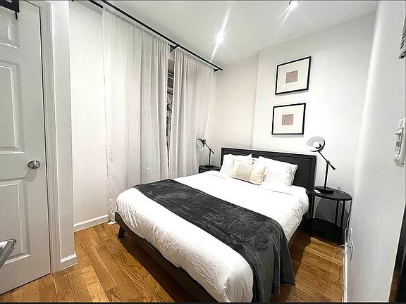 4th image of 21 W 106th St
