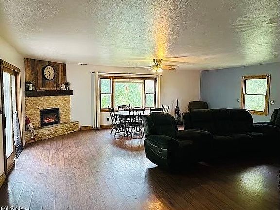 5th image of 17917 Belmont Ave