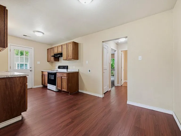 1810 N Alexander St — Photo 6