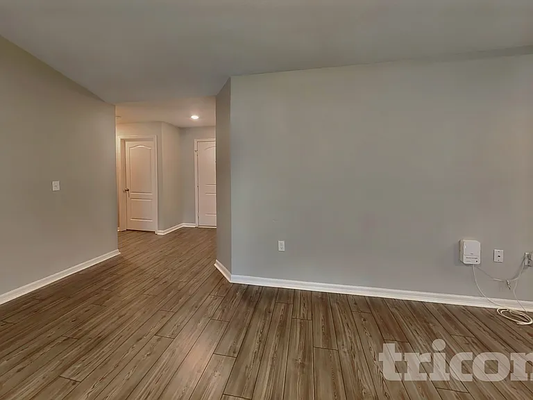 57 Pilgrim Dr — Photo 2