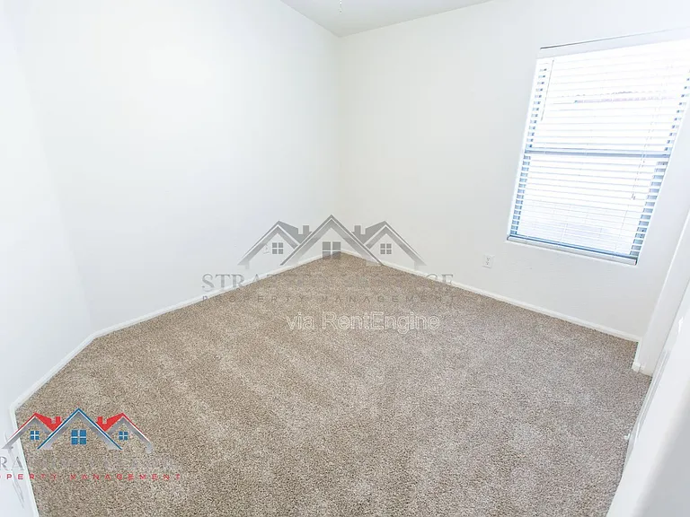 9096 N 97th Dr — Photo 28