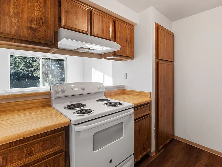 1219 East St SE — Photo 8