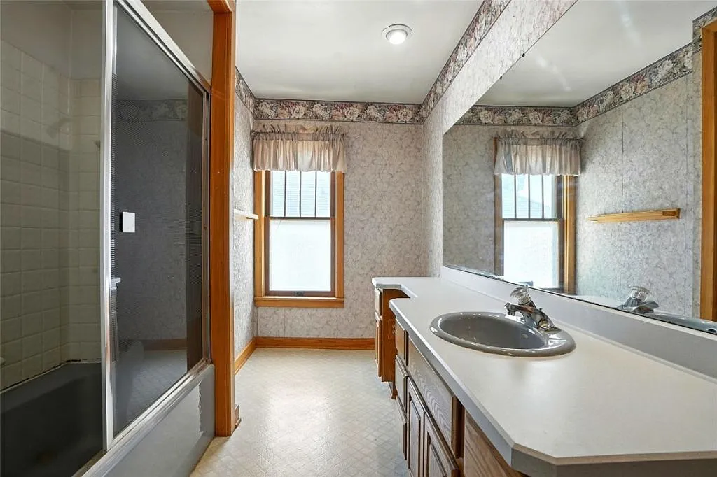 5 bed, 2995 sqft, $3,800 — Photo 2