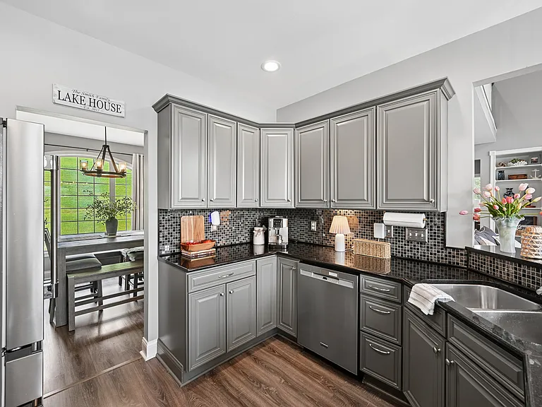 135 Harbour Pointe Dr — Photo 12