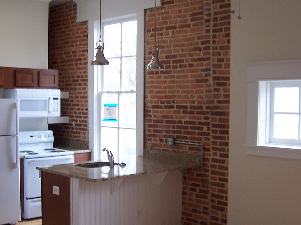 1st image of 8 Maryland Ave APT 2A