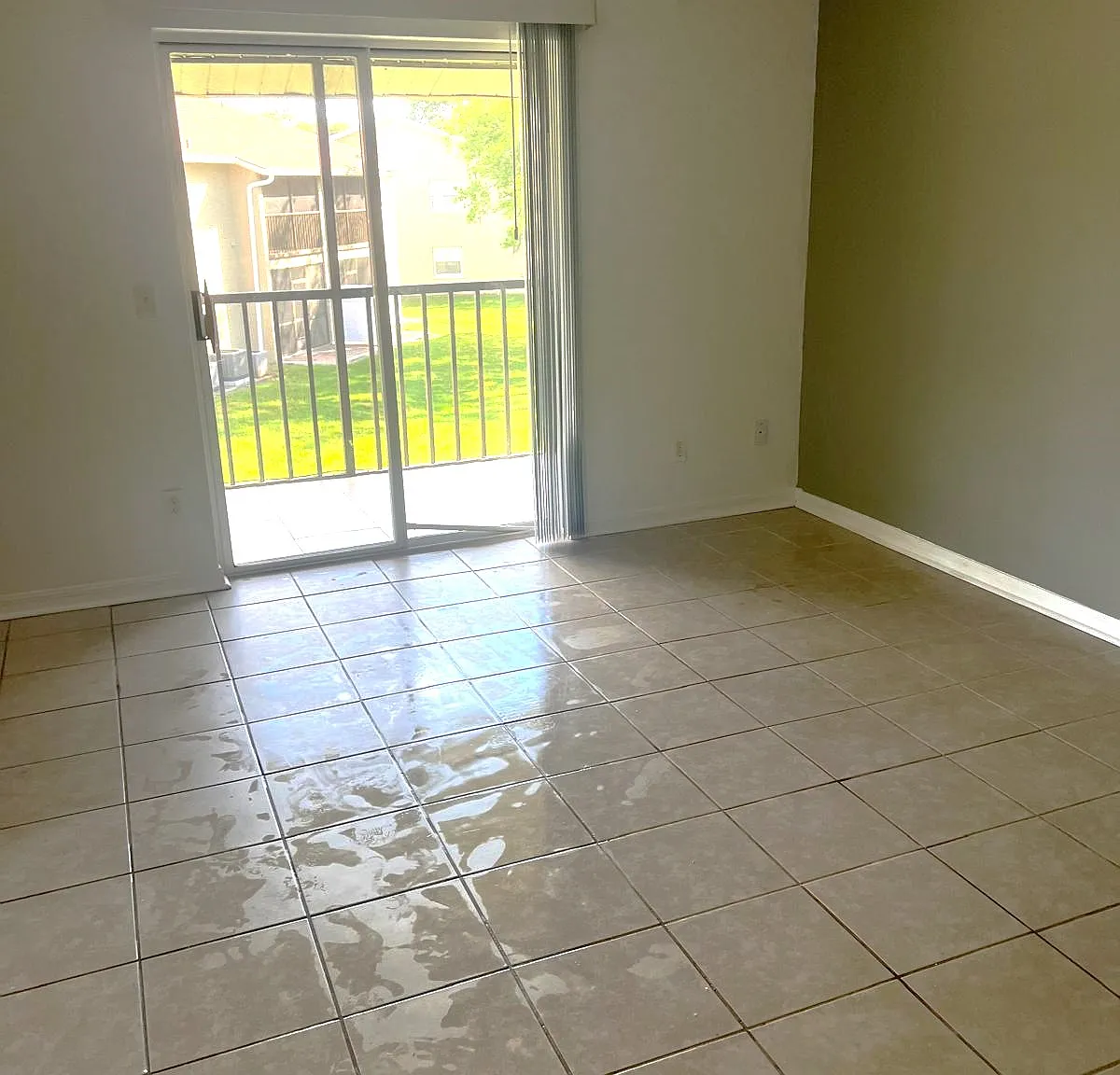 2 bed, 876 sqft, $1,600 — Photo 3