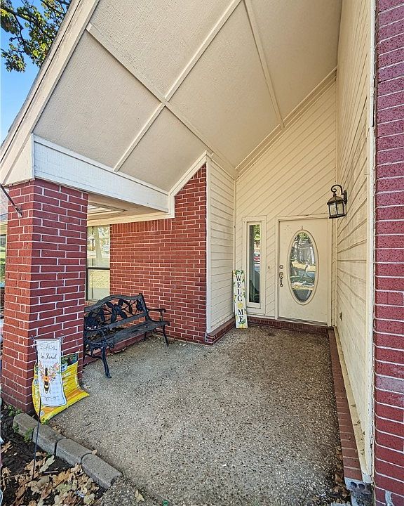 1st image of 9800 Muirfield Cir