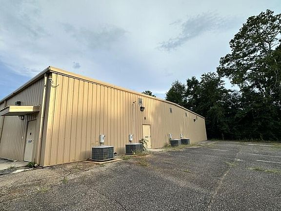 3rd image of 822 S Forest Ave