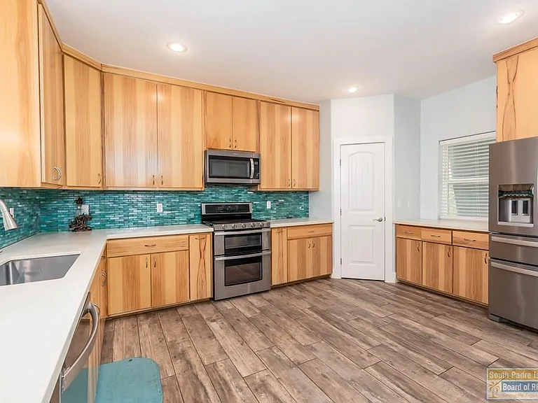 133 Oleander Dr — Photo 15