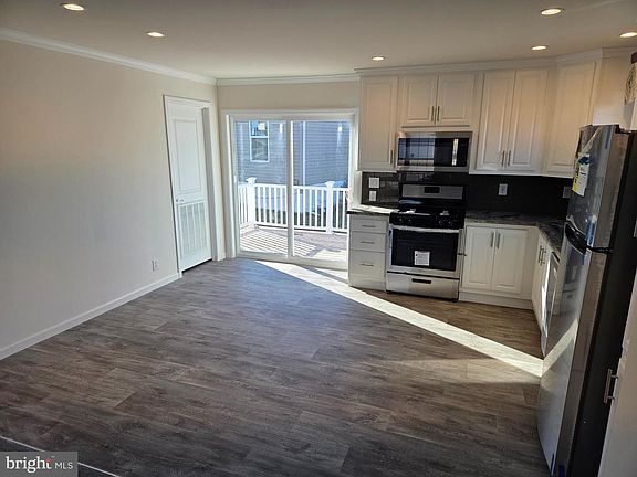 3rd image of 24 Golfview Dr