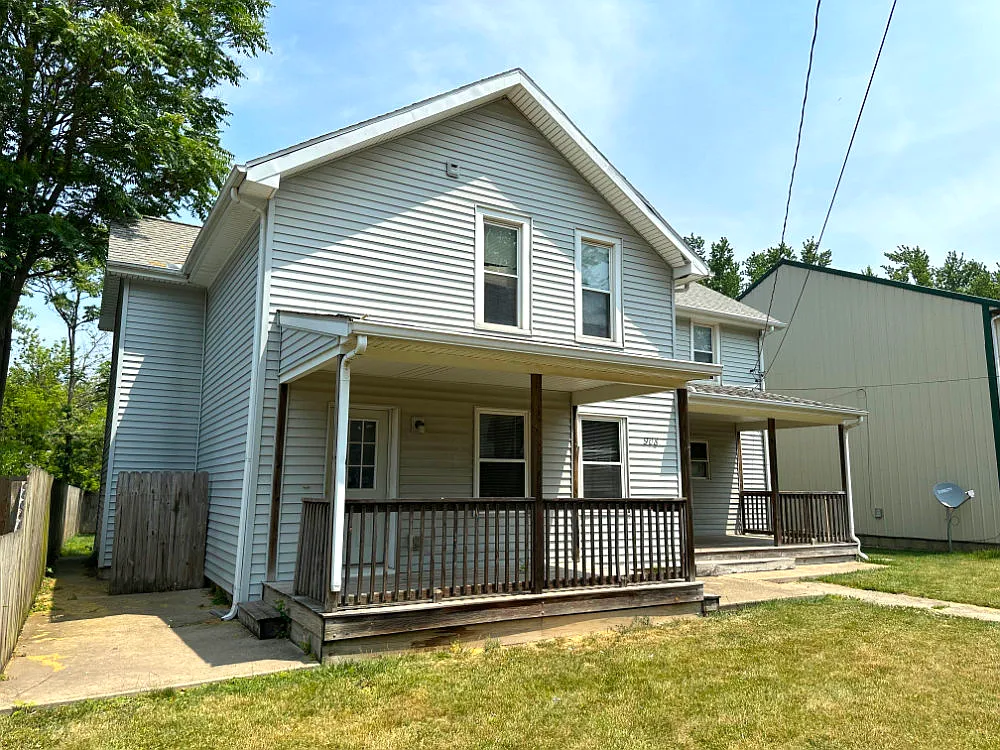 905 W Washington St photo 1