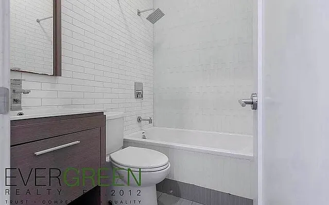 Bathroom, photo 1