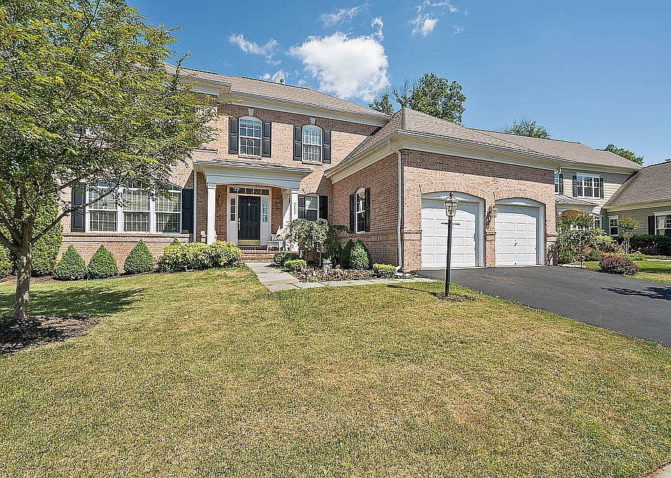 1st image of 43825 Riverpoint Dr