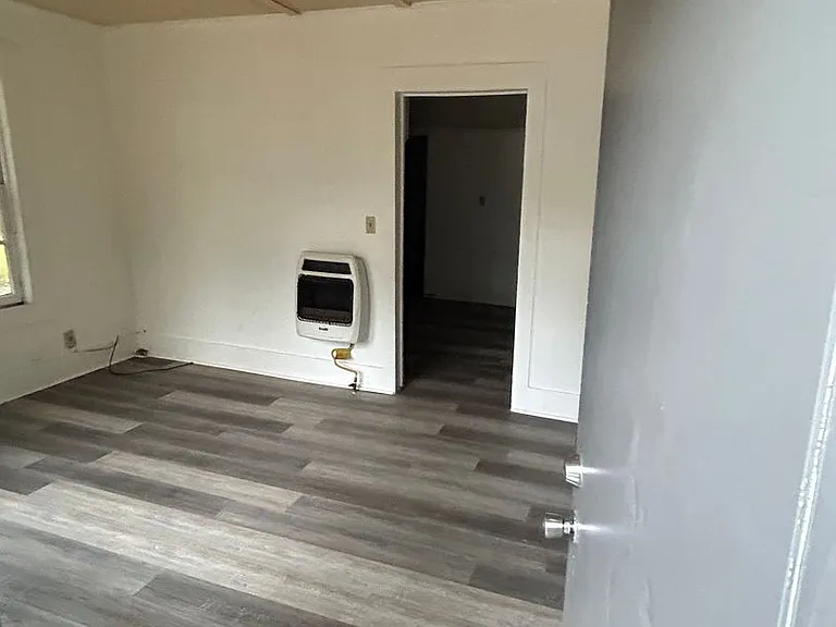 1421 Clover St — Photo 6