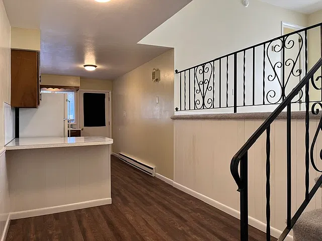 2 bed, $1,300 — Photo 2