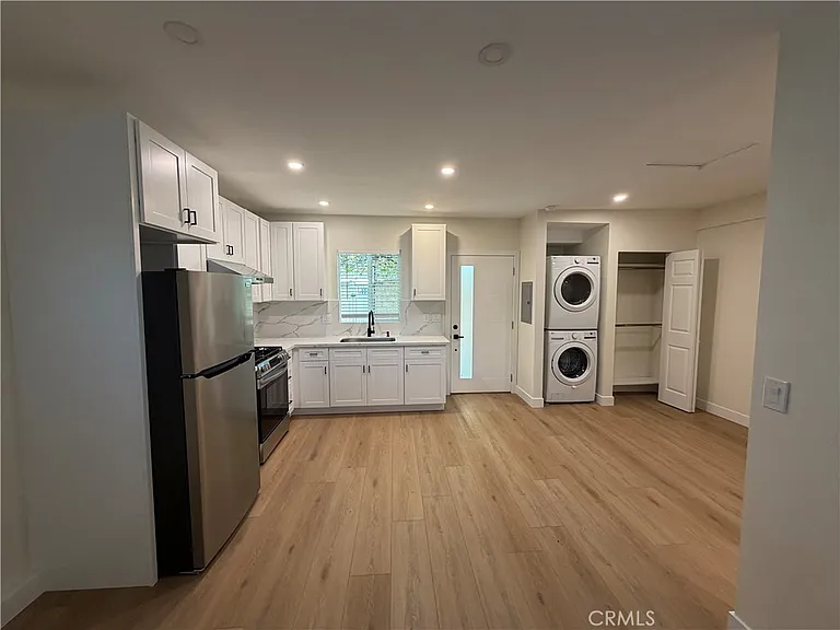 7818 Amestoy Ave #1/2 — Photo 4