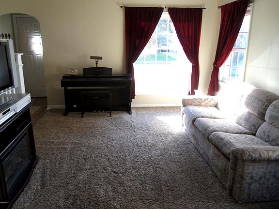 3rd image of 1916 Galewood Ave SW