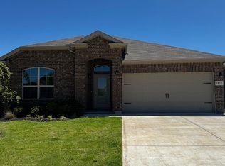 1915 Jackson St, Cleburne, TX 76033