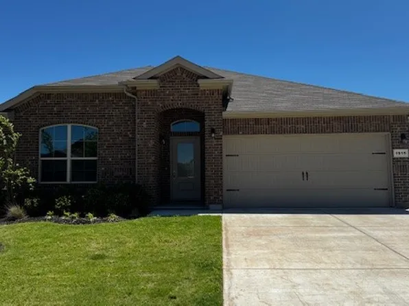 1915 Jackson St, Cleburne, TX 76033