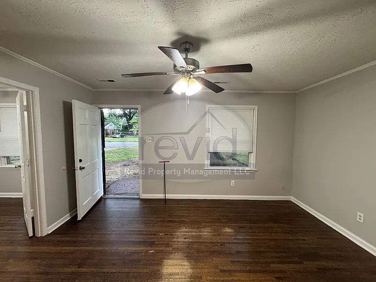 4572 Verne Rd — Photo 3