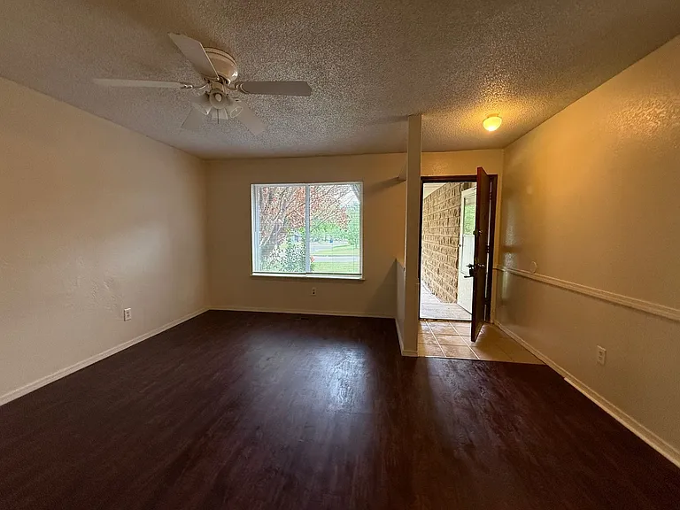 312 W Quantico St — Photo 12