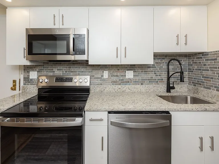 Lakewood Apartments — Photo 30