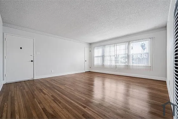 4067 Sutro Ave — Photo 10