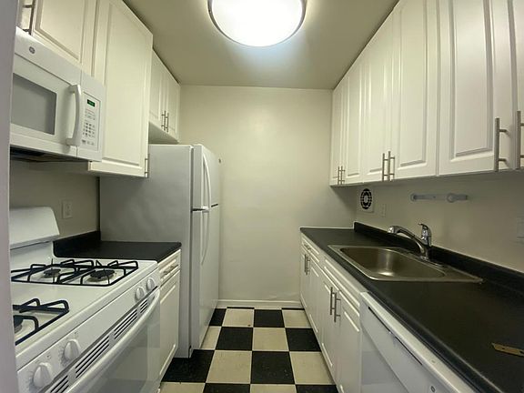 2nd image of 10 Monroe Blvd #77