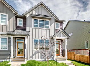 20612 W Sheriff King St SW, Calgary, AB T2X 4N4
