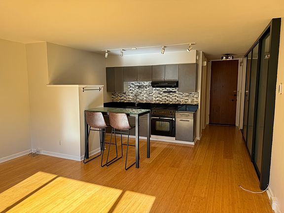 4th image of 1001 Pine St