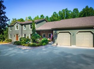 16 McIntosh Dr, Wilbraham, MA 01095