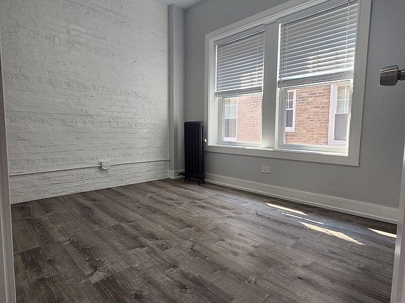 2nd image of 1065 W Glenlake Ave APT 2