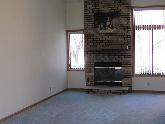 3rd image of 1009 Lakewood Dr APT D