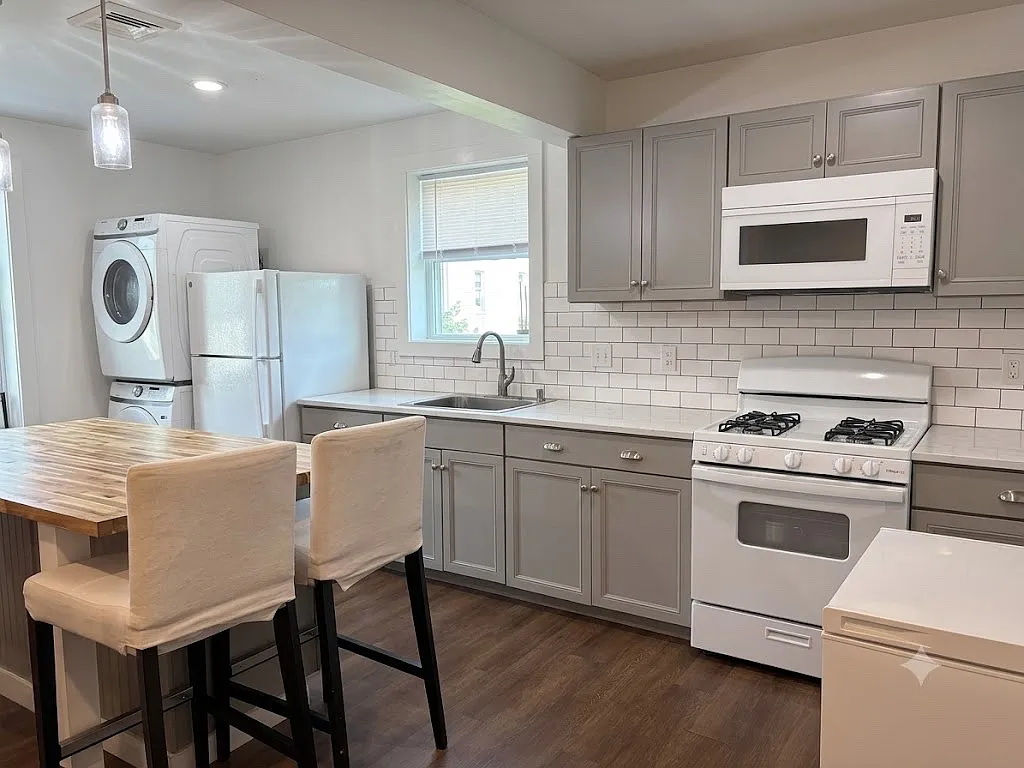 2 bed, 1000 sqft, $2,300 — Photo 4