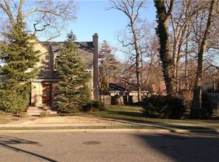 3 Carter Ave, Oceanside, NY 11572