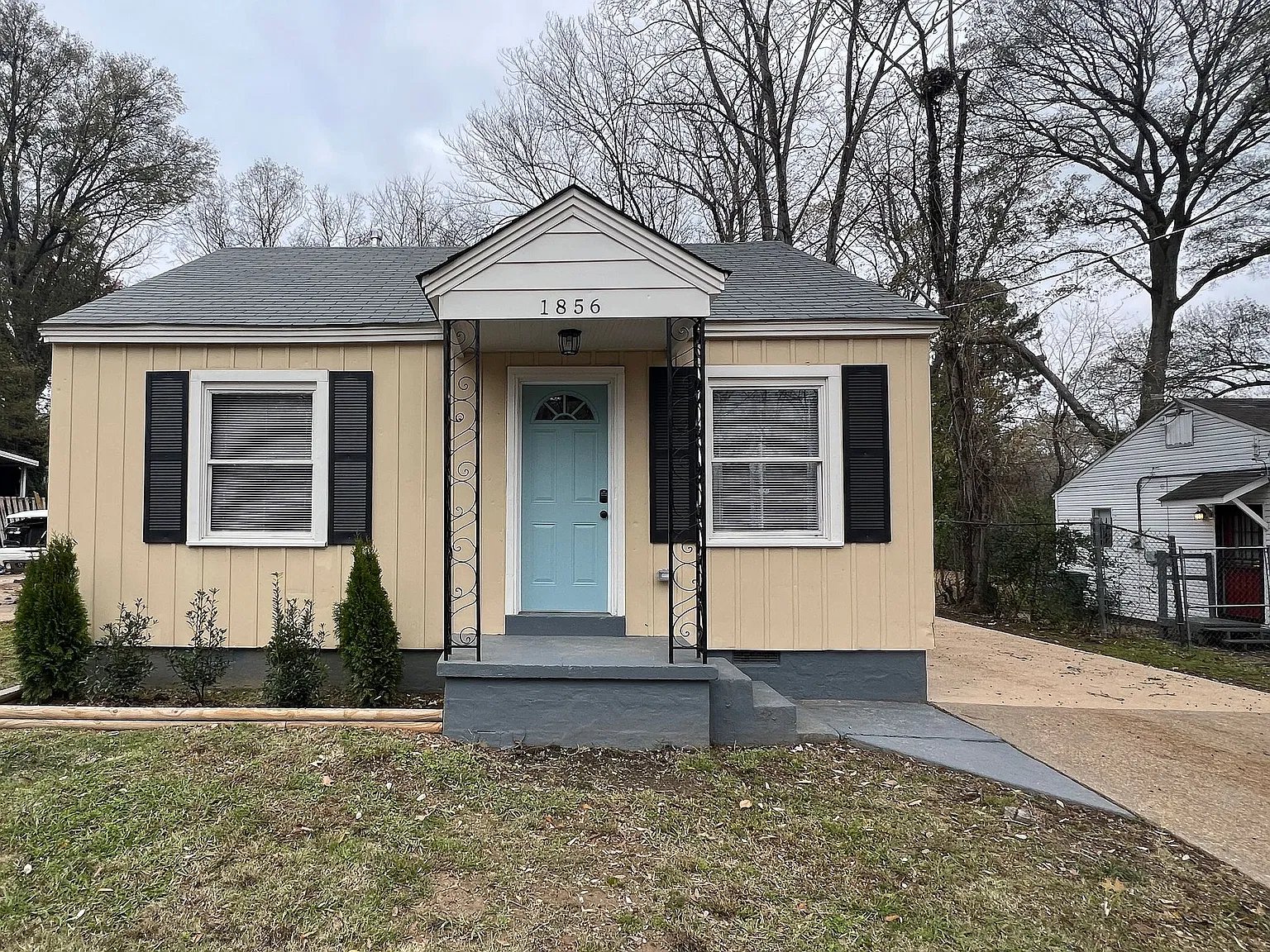 1856 Whitney Ave — Photo 1