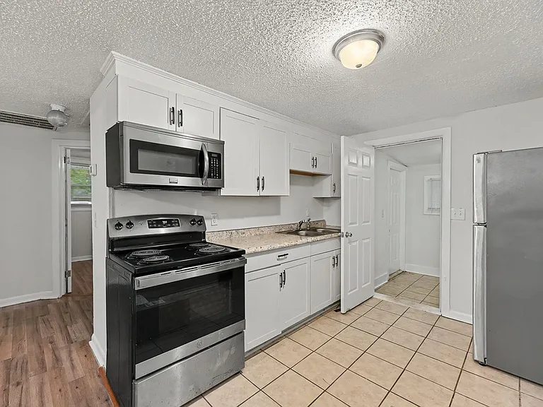 4202 Barnwell St — Photo 5