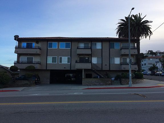 Building on Corner of 19th and Cabrillo