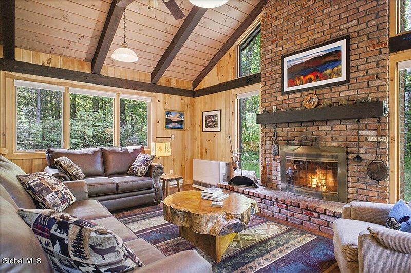 4th image of 3 Lakeview Lane