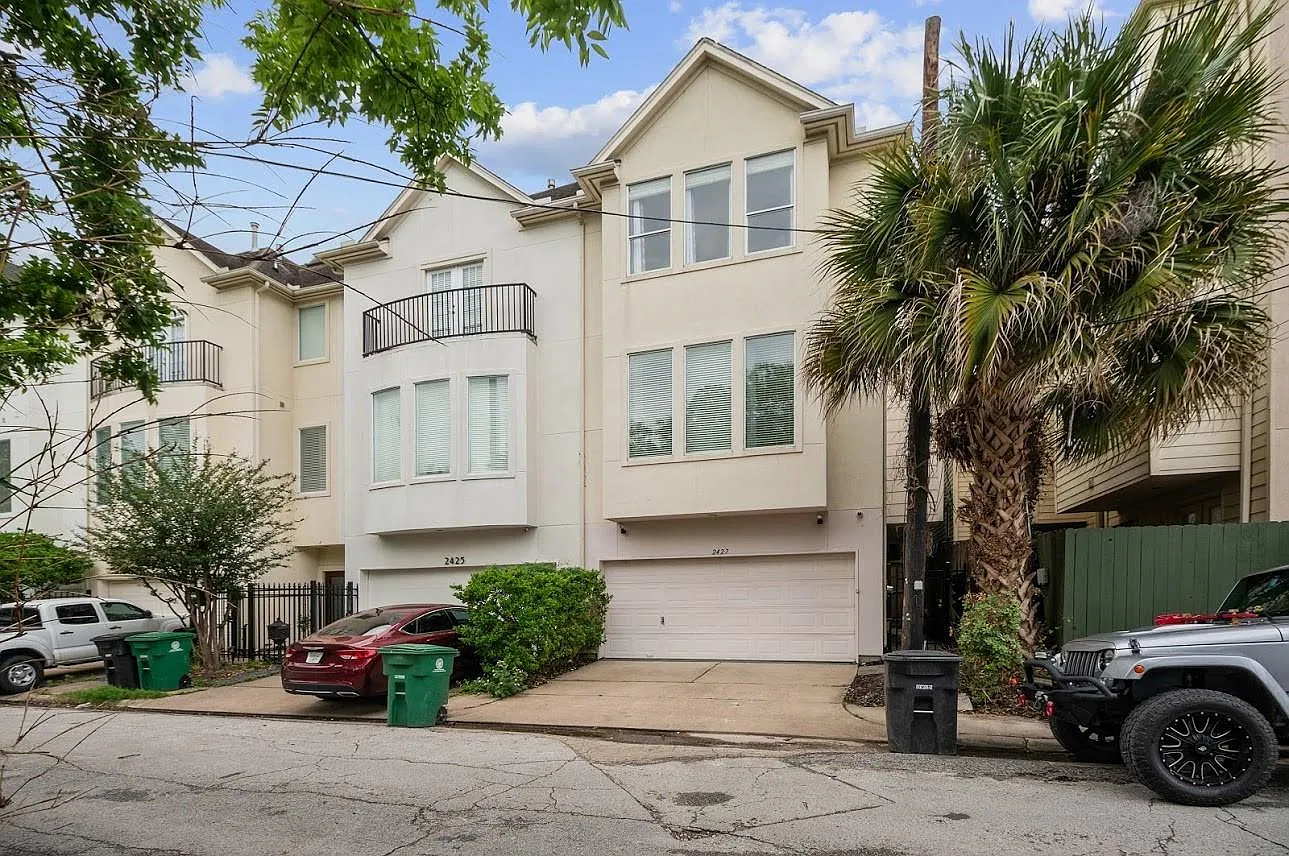 3 bed, 3.5 bath, 1984 sqft, $3,490 — Photo 2