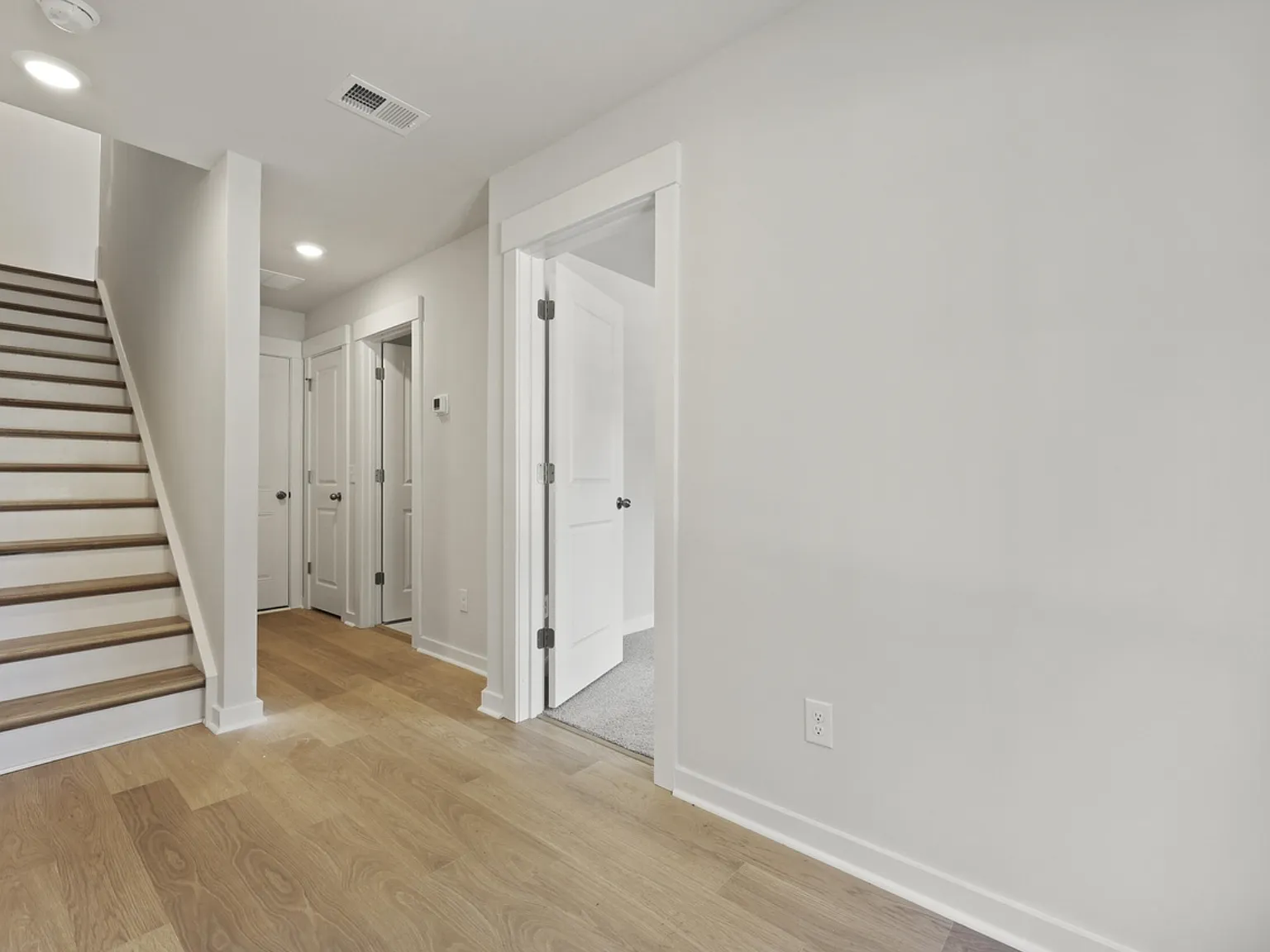 4 bed, 3.5 bath, 1979 sqft, $2,800 — Photo 4