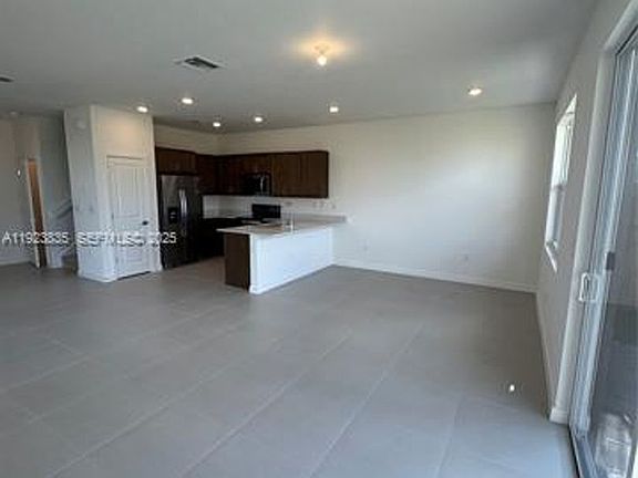2nd image of 196 NE 13th Ave #Townhouse 196
