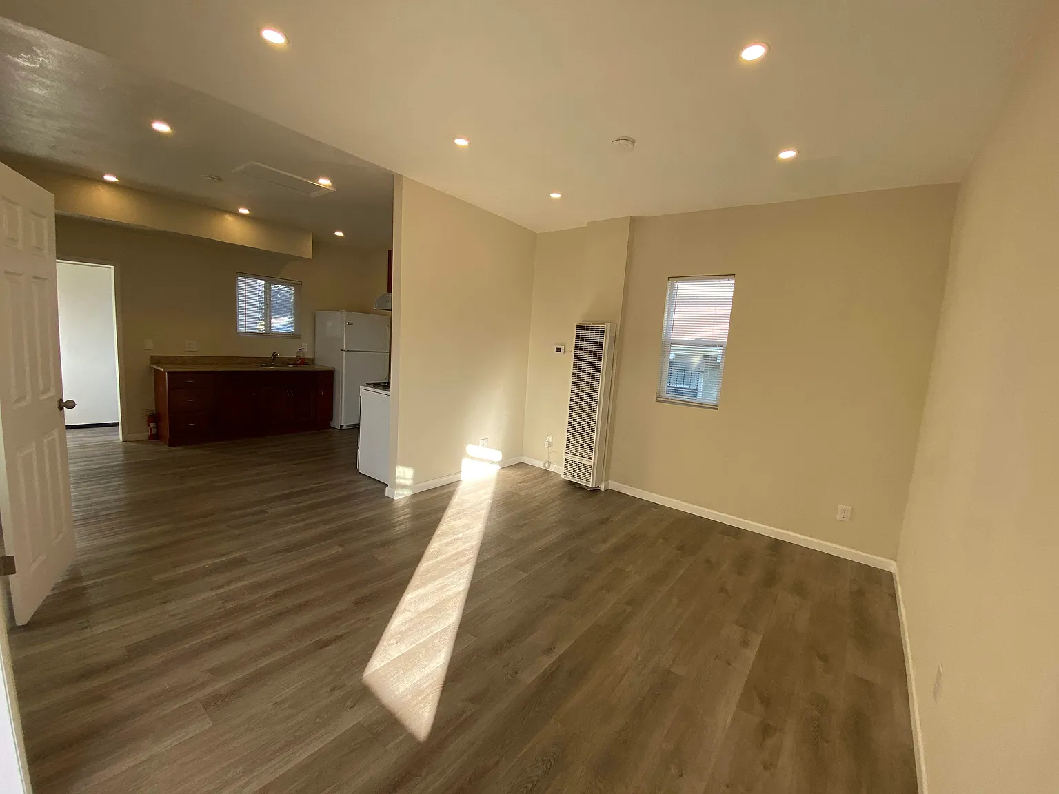 3 bed, 2.5 bath, 900 sqft, $3,000 — Photo 3