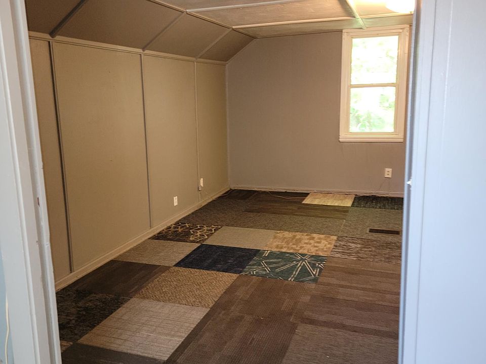 2nd image of 1103 W Gift Ave