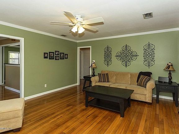 004_Living Room
