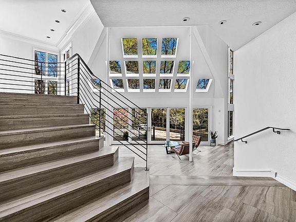 2nd image of 13104 Hughes Ln
