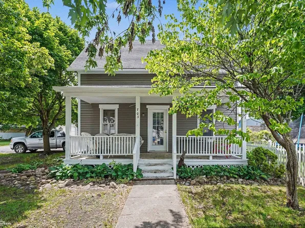 703 Brady St, Chesaning, MI 48616