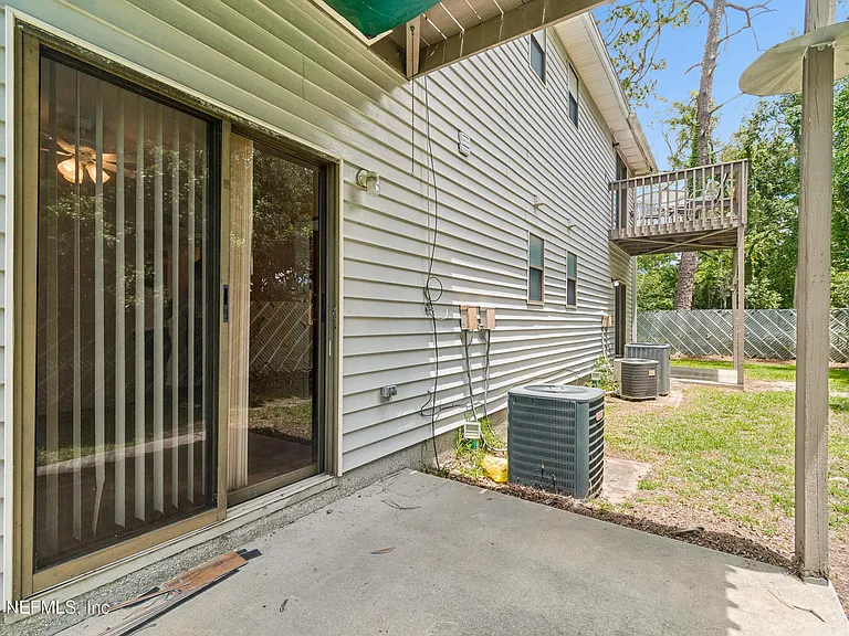702 Meadowbrook Dr #2 — Photo 17